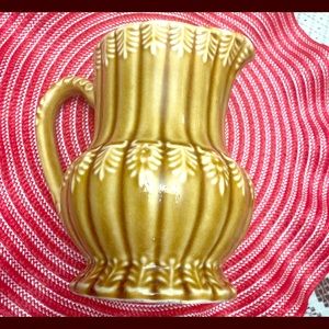 VINTAGE BEAUTIFUL JAPAN MADE PITHER/VASE